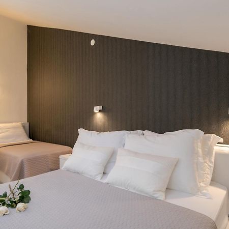 Apartments And Rooms With Parking Space Rogoznica - 10339 Room photo