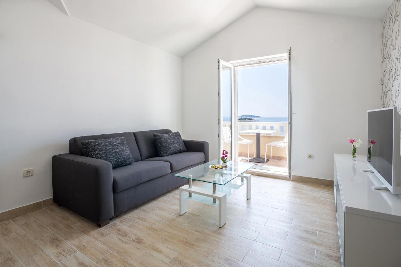 Apartments And Rooms With Parking Space Rogoznica - 10339 Exterior photo