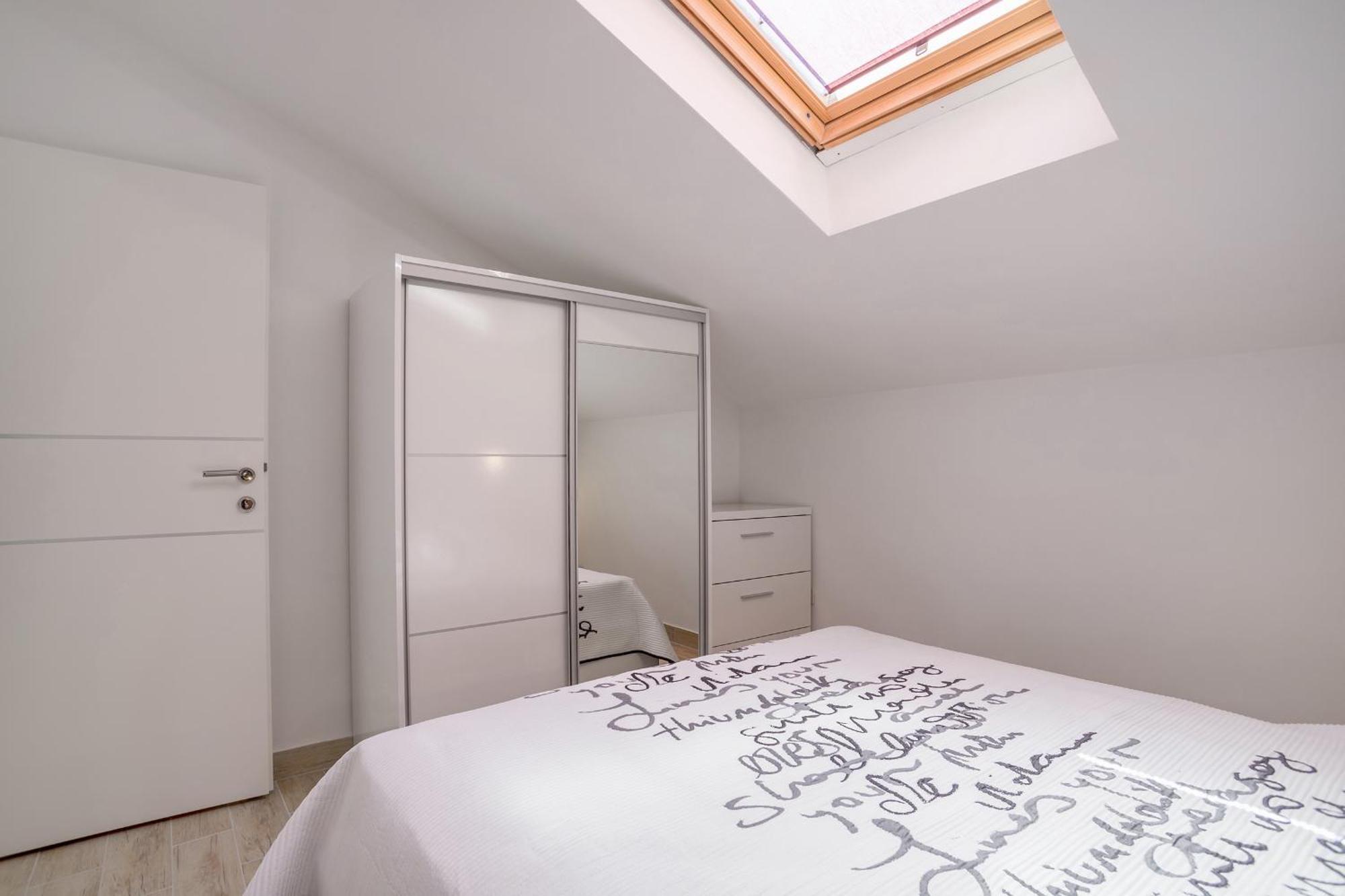 Apartments And Rooms With Parking Space Rogoznica - 10339 Room photo
