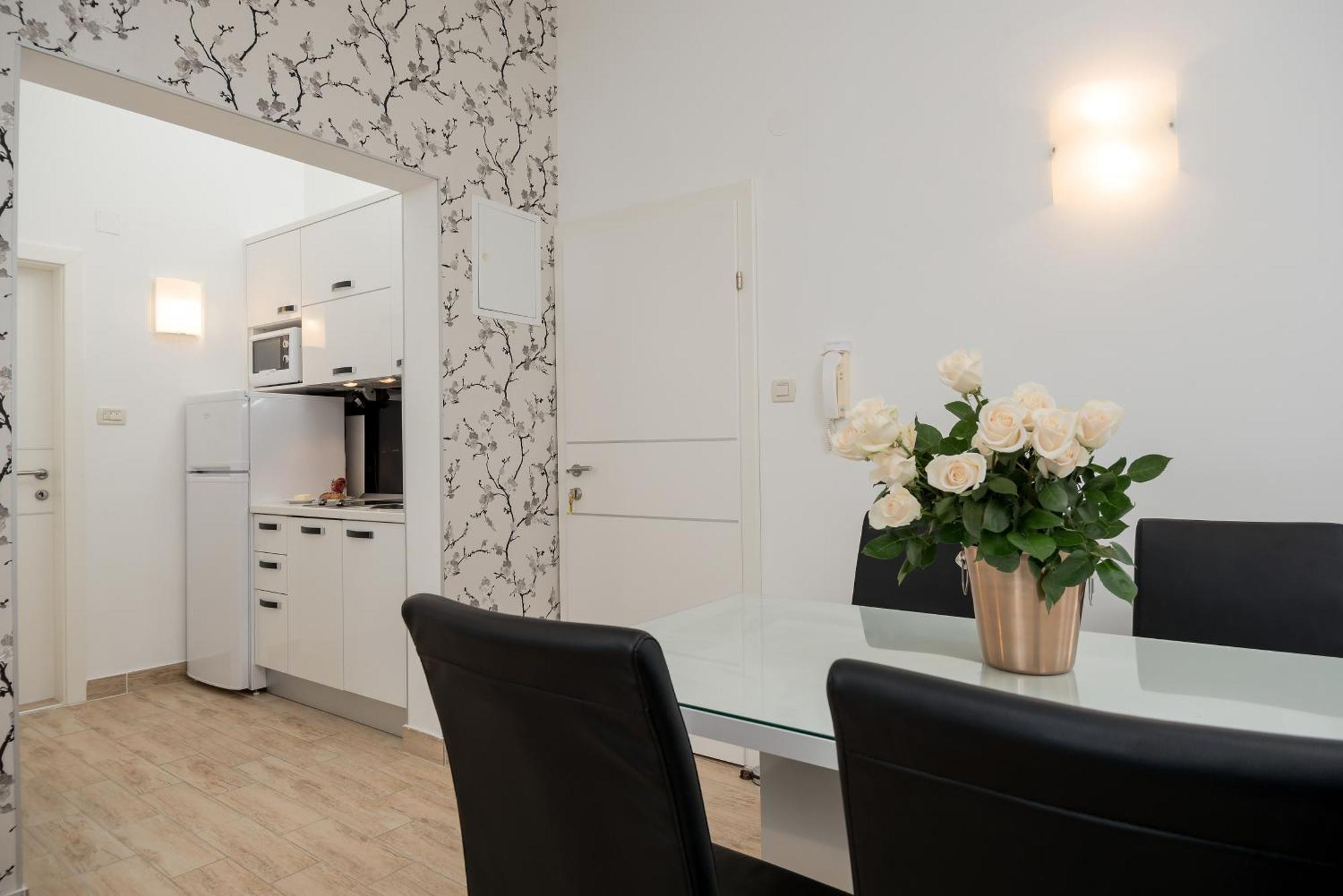 Apartments And Rooms With Parking Space Rogoznica - 10339 Room photo