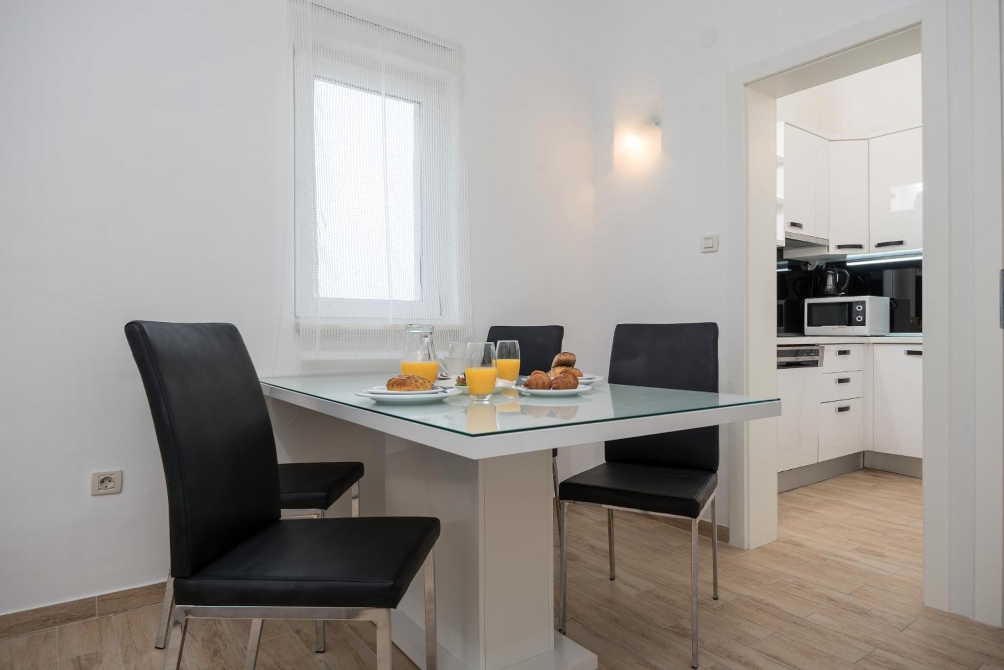 Apartments And Rooms With Parking Space Rogoznica - 10339 Room photo