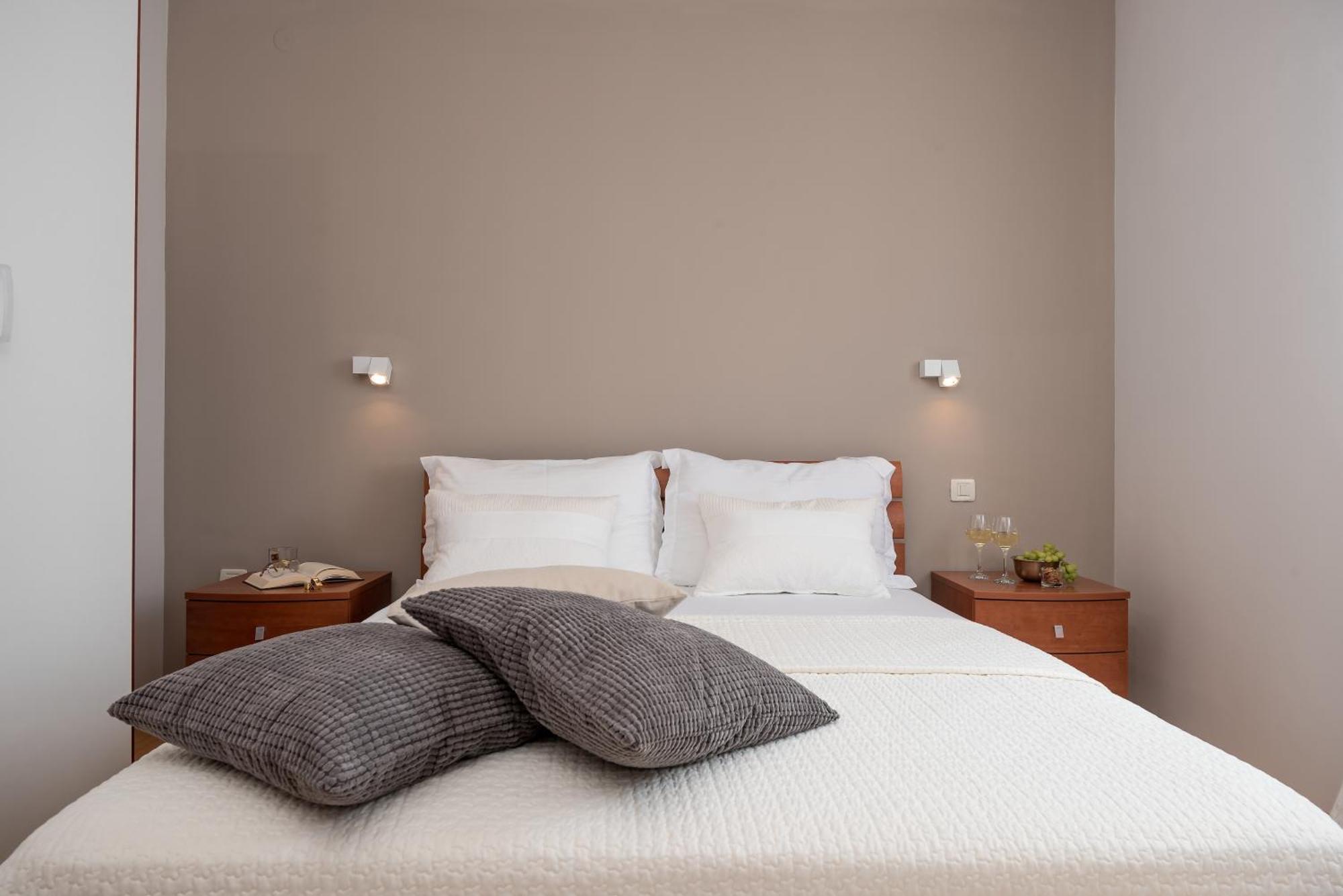 Apartments And Rooms With Parking Space Rogoznica - 10339 Room photo