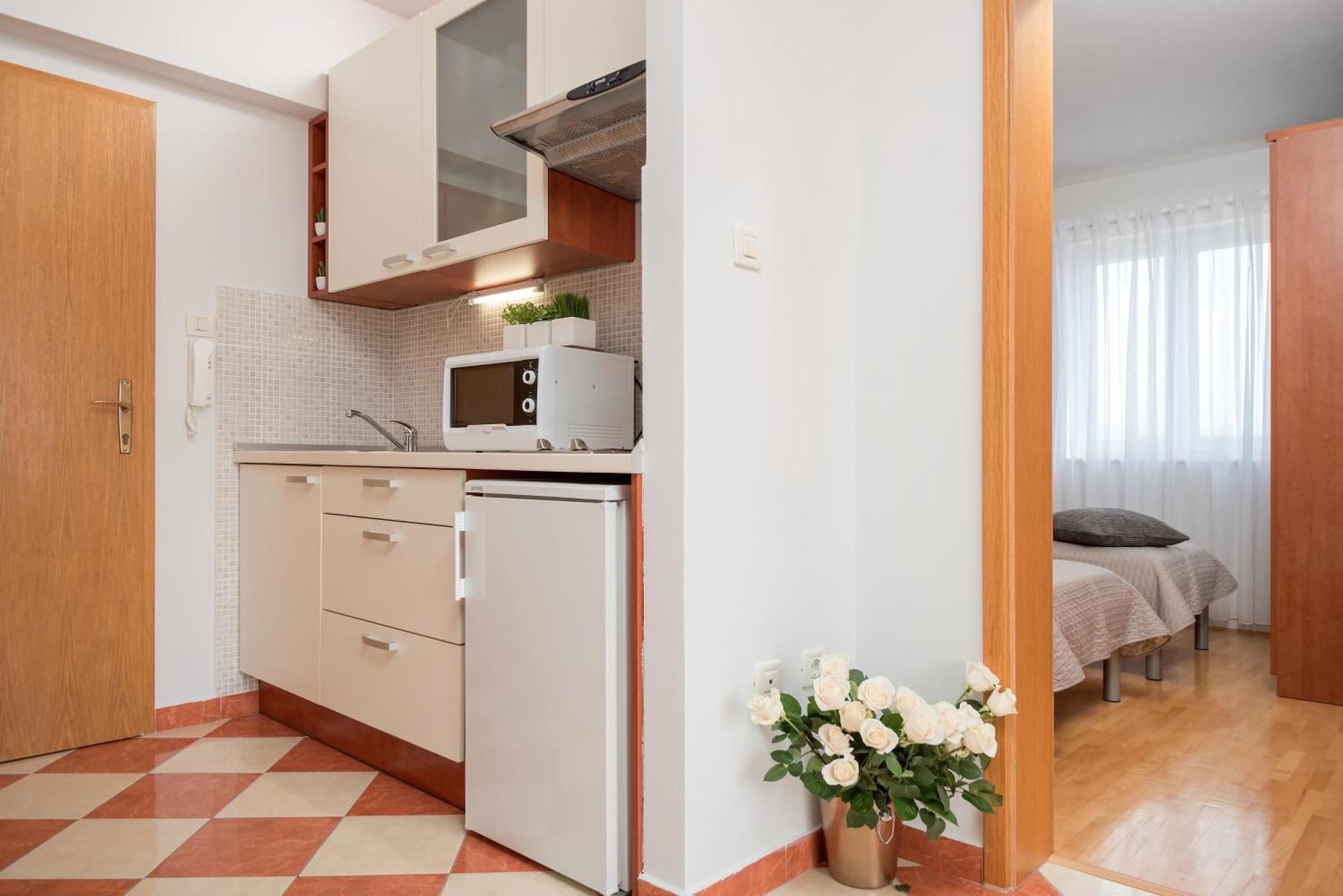 Apartments And Rooms With Parking Space Rogoznica - 10339 Room photo