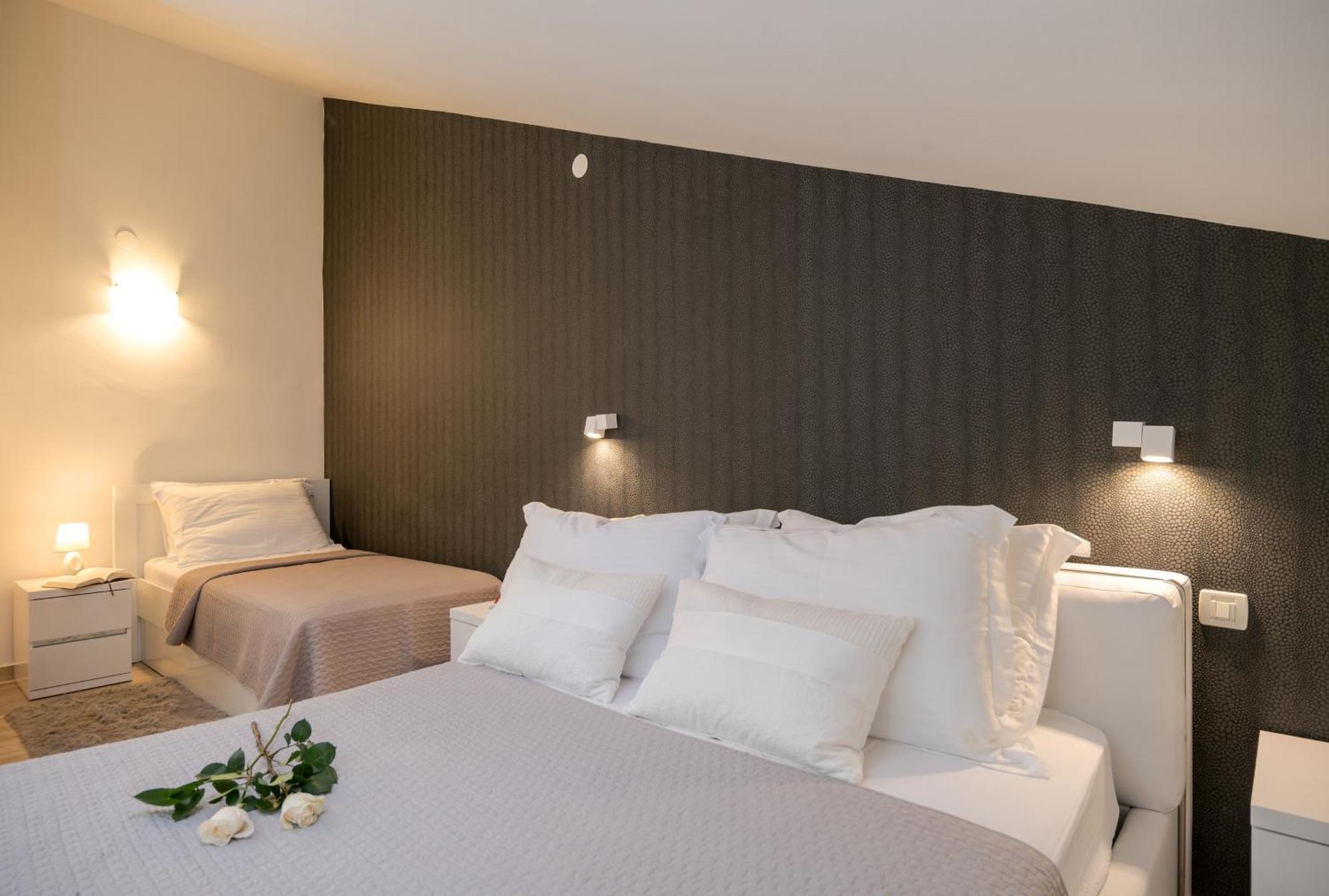Apartments And Rooms With Parking Space Rogoznica - 10339 Room photo